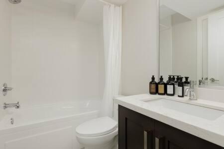 Bright New 1 Bedroom Private Secondary Basement Suite Норт-Ванкувер Екстер'єр фото