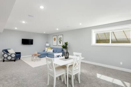 Bright New 1 Bedroom Private Secondary Basement Suite Норт-Ванкувер Екстер'єр фото